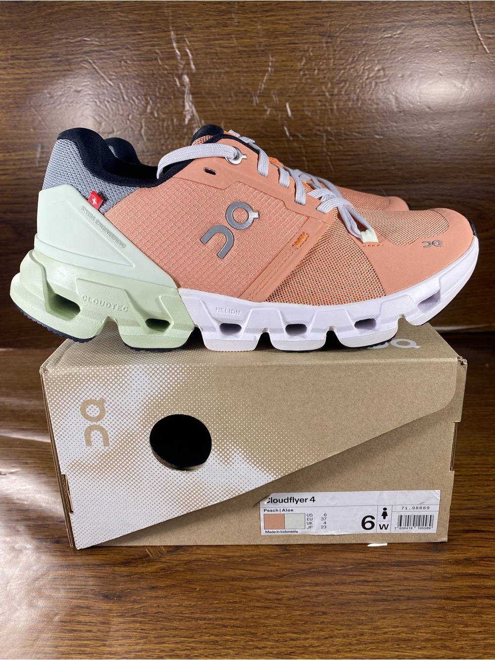 On Cloudflyer 4 women’s shoe size 6